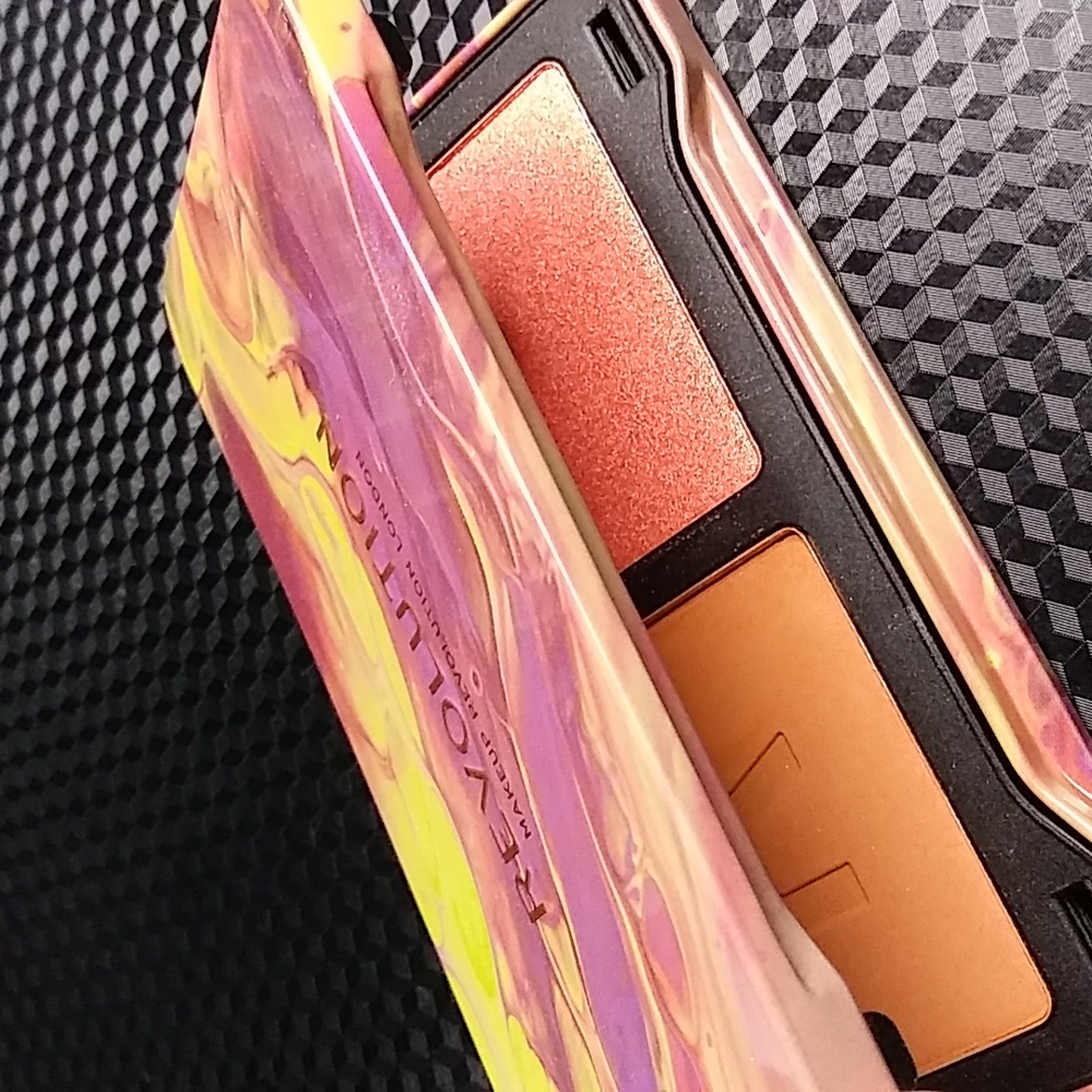Makeup Revolution Beauty London Peach Heat Dynamic Face Palette Duo